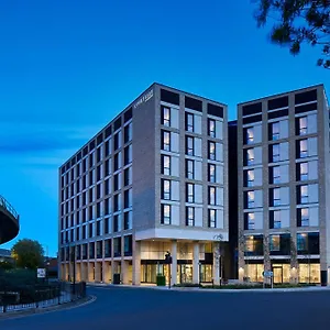 Courtyard By Marriott Airport London